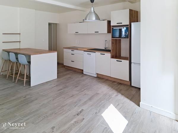 Corps de ferme rénové de 361,51 m² sur une parcelle de 956 m² dont 2 T2 apportant des revenus locatifs