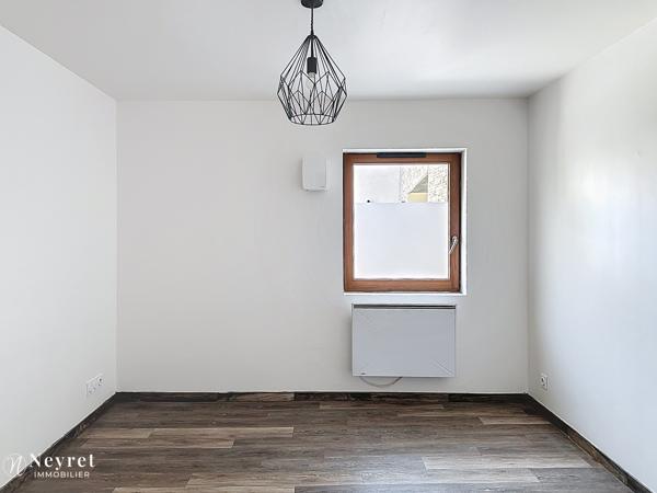 Corps de ferme rénové de 361,51 m² sur une parcelle de 956 m² dont 2 T2 apportant des revenus locatifs