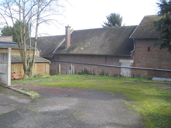 A LOUER CINQ BATIMENTS POUR BUREAUX DIVISIBLE PROCHE ST QUENTIN