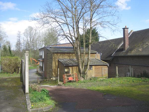 A LOUER CINQ BATIMENTS POUR BUREAUX DIVISIBLE PROCHE ST QUENTIN