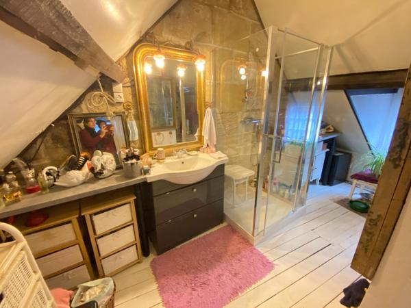 Charmante longère, espace et grand terrain