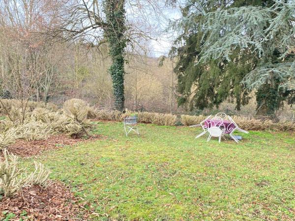 Charmante longère, espace et grand terrain