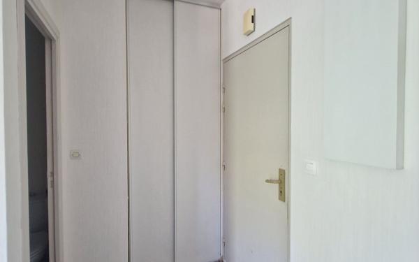 Appartement à louer    1 pièce • 23,41 m2 Brie-Comte-Robert