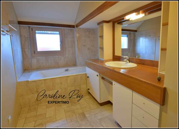 Clisson (44190) CLISSON Centre ville maison de 153 m² hab (3 ch, bureau et mezzanine), dépendance et jardin clos/arboré d'envi