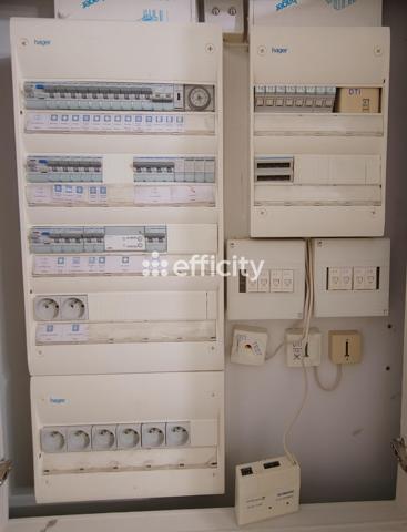 Bureau
         6 pièces
        - 152 m² Exclusivité 435 000 € *