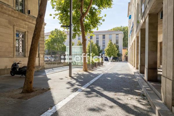 Bureau
         6 pièces
        - 152 m² Exclusivité 435 000 € *