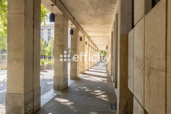 Bureau
         6 pièces
        - 152 m² Exclusivité 435 000 € *
