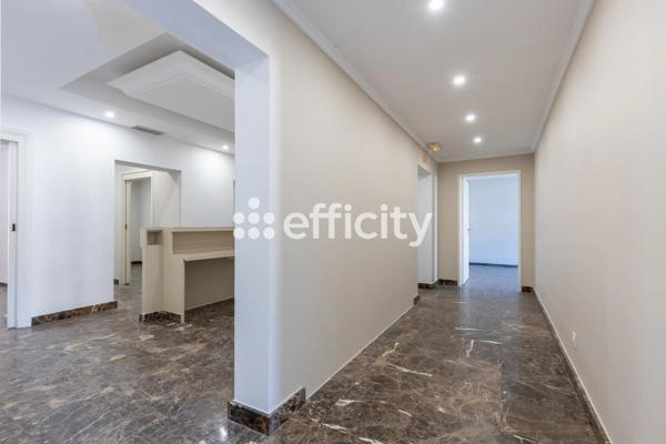 Bureau
         6 pièces
        - 152 m² Exclusivité 435 000 € *