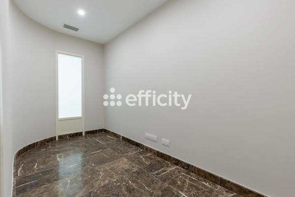 Bureau
         6 pièces
        - 152 m² Exclusivité 435 000 € *