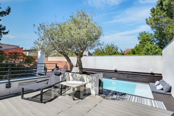 Hôtel particulier de 300m2 avec piscine et 3 garages - centre historique de Toulouse