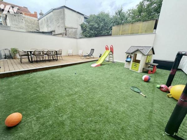 maison comtemporaine 6 pièces avec jardin et garages.