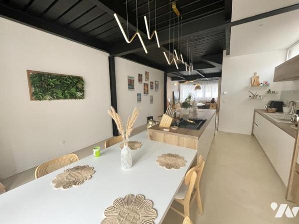 maison comtemporaine 6 pièces avec jardin et garages.