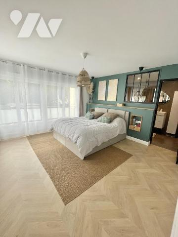 maison comtemporaine 6 pièces avec jardin et garages.