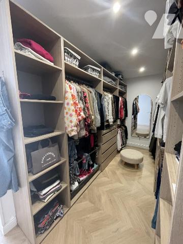 maison comtemporaine 6 pièces avec jardin et garages.