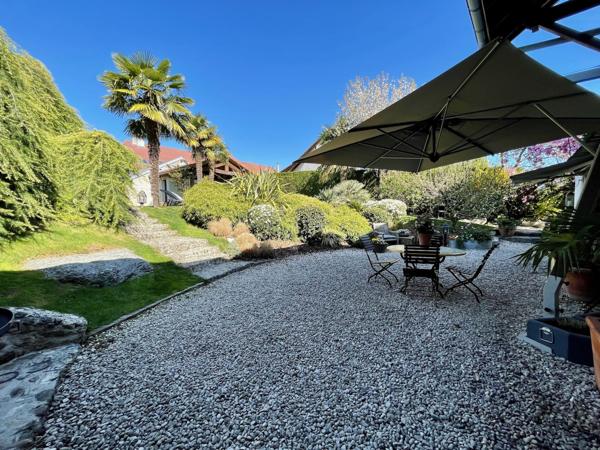 Divonne-les-Bains (01220) Corps de ferme - Prestige, jardin et piscine