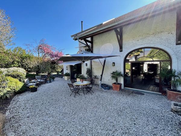 Divonne-les-Bains (01220) Corps de ferme - Prestige, jardin et piscine