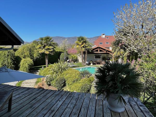Divonne-les-Bains (01220) Corps de ferme - Prestige, jardin et piscine