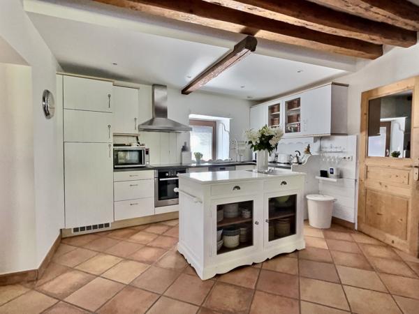 Divonne-les-Bains (01220) Corps de ferme - Prestige, jardin et piscine