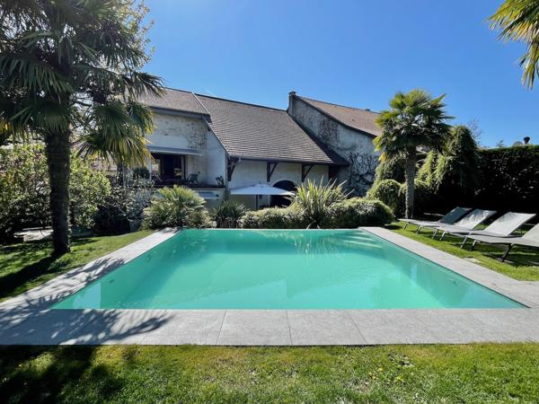 Divonne-les-Bains (01220) Corps de ferme - Prestige, jardin et piscine