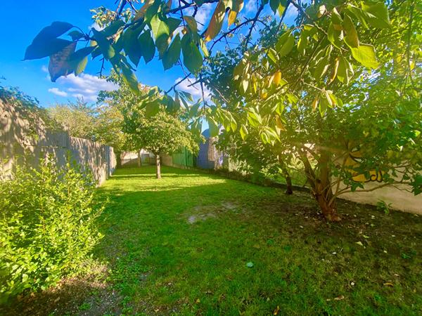 Maison Orleans proche Boulevard Chateaudun avec grand jardin .