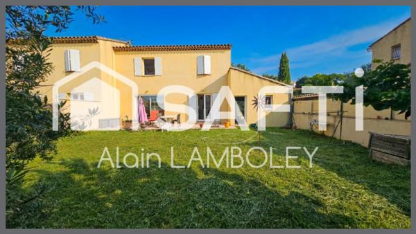 Belle maison mitoyenne de 100m2 sur un terrain de 500 m2 dans une impasse au calme absolu.