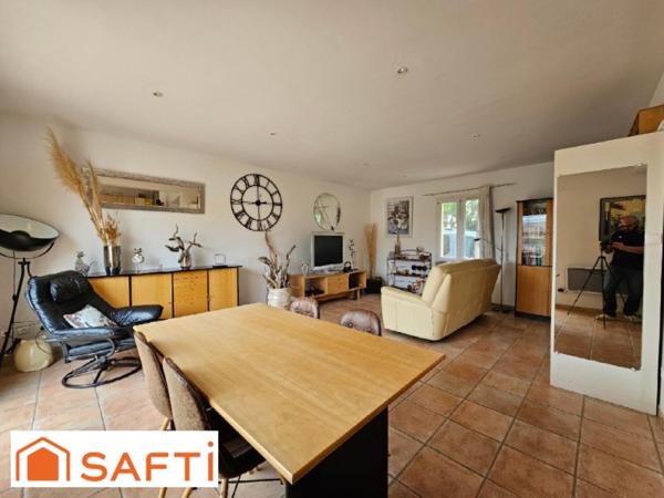 Belle maison mitoyenne de 100m2 sur un terrain de 500 m2 dans une impasse au calme absolu.