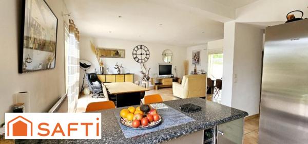 Belle maison mitoyenne de 100m2 sur un terrain de 500 m2 dans une impasse au calme absolu.