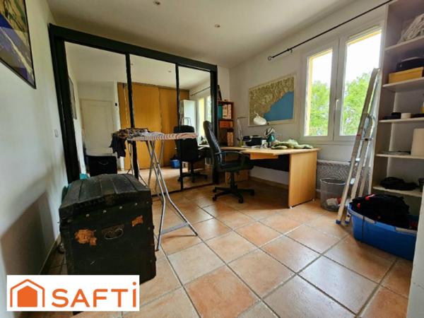 Belle maison mitoyenne de 100m2 sur un terrain de 500 m2 dans une impasse au calme absolu.