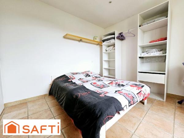 Belle maison mitoyenne de 100m2 sur un terrain de 500 m2 dans une impasse au calme absolu.