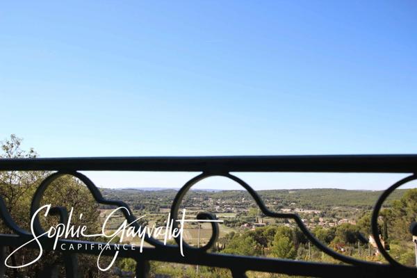 COEUR DE VILLAGE - Grande maison avec T2 et annexes généreuses.