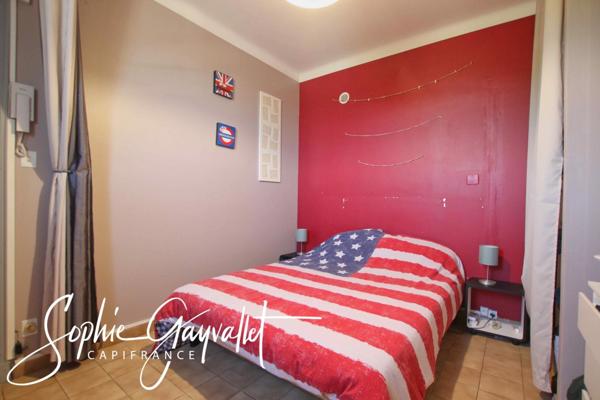 COEUR DE VILLAGE - Grande maison avec T2 et annexes généreuses.