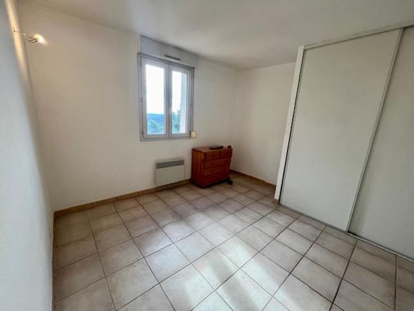 Appartement T2 avec terrasse - Pierrevert - Réf. G49