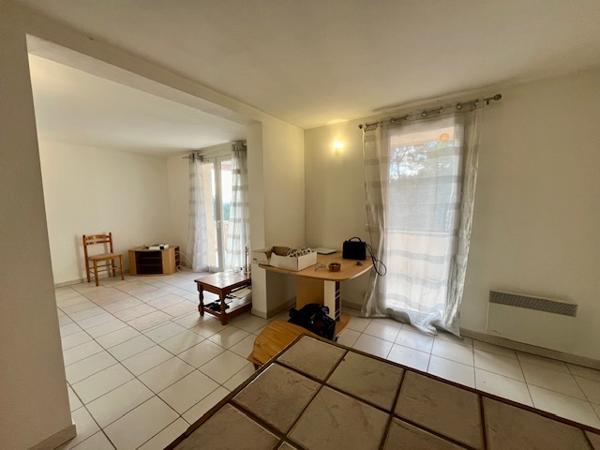 Appartement T2 avec terrasse - Pierrevert - Réf. G49