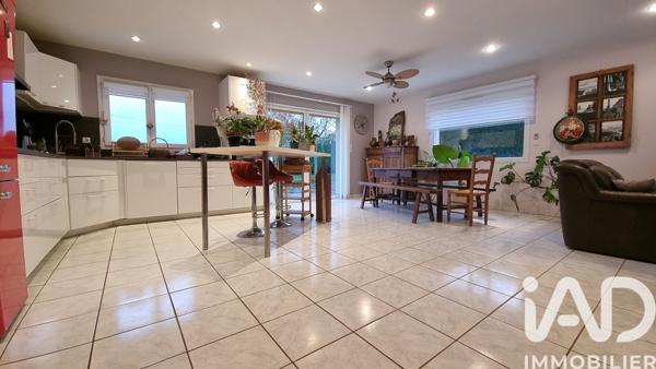 Maison à vendre 6 pièces 122 m² Saint-Martin-la-Plaine