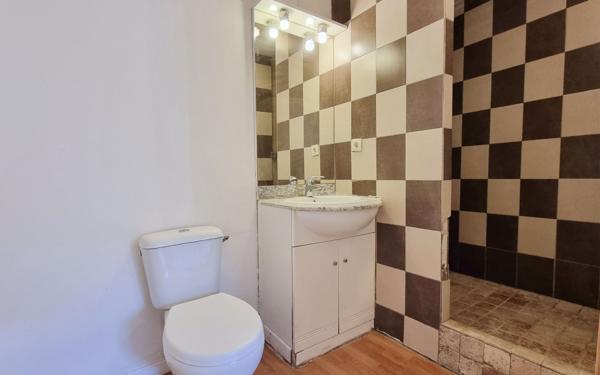 Immeuble à vendre    5 pièces •  Le Collet-de-Dèze