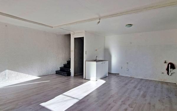 Immeuble à vendre    5 pièces •  Le Collet-de-Dèze