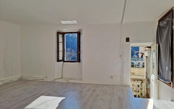 Immeuble à vendre    5 pièces •  Le Collet-de-Dèze