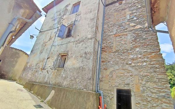 Immeuble à vendre    5 pièces •  Le Collet-de-Dèze