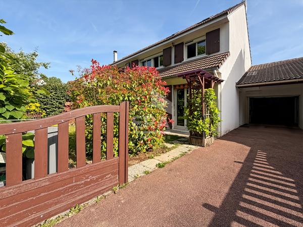 Maison Evry Courcouronnes 6 pièce(s) 130.82 m2