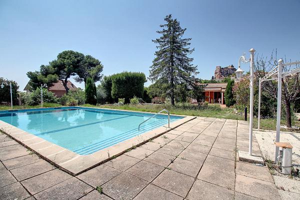 Vitrolles proche du village et du rocher, terrain à bâtir avec coefficient d'emprise au sol de 0,25