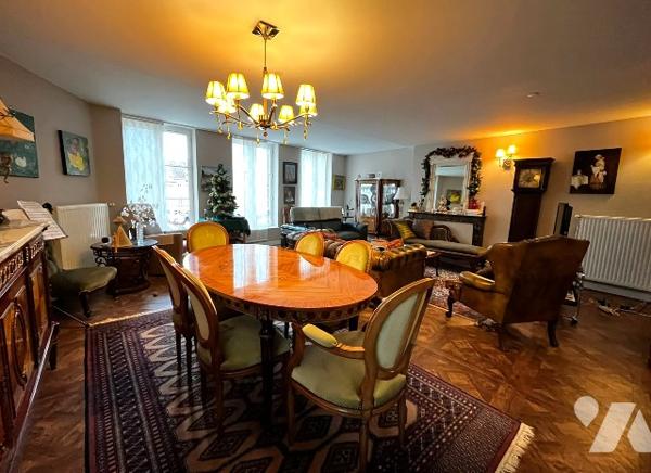 VENTE EN VIAGER - À Langres (Haute-Marne) 52200, Intramuros.