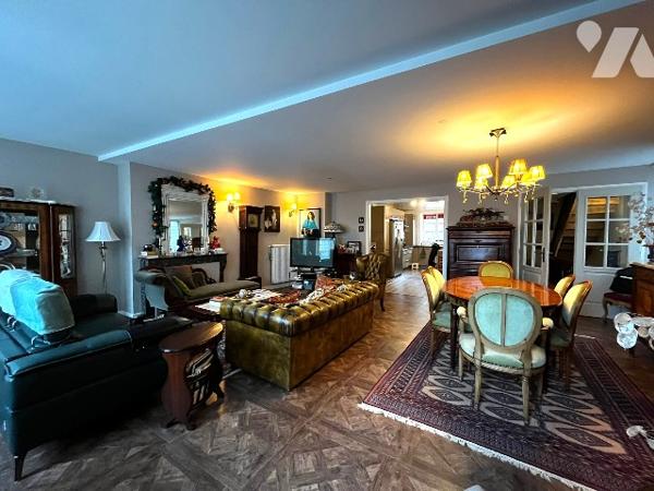 VENTE EN VIAGER - À Langres (Haute-Marne) 52200, Intramuros.