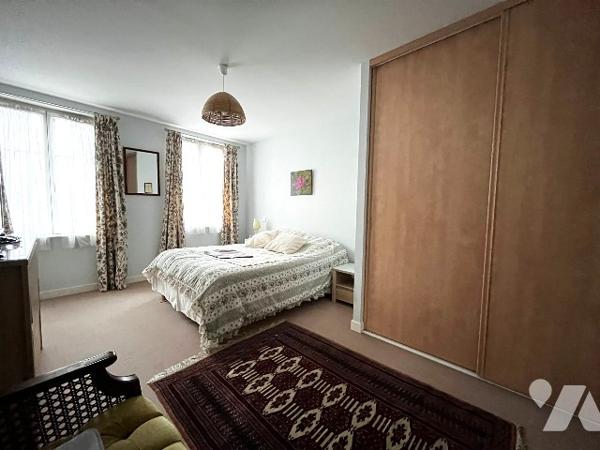 VENTE EN VIAGER - À Langres (Haute-Marne) 52200, Intramuros.