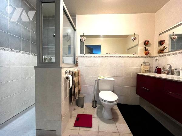 VENTE EN VIAGER - À Langres (Haute-Marne) 52200, Intramuros.