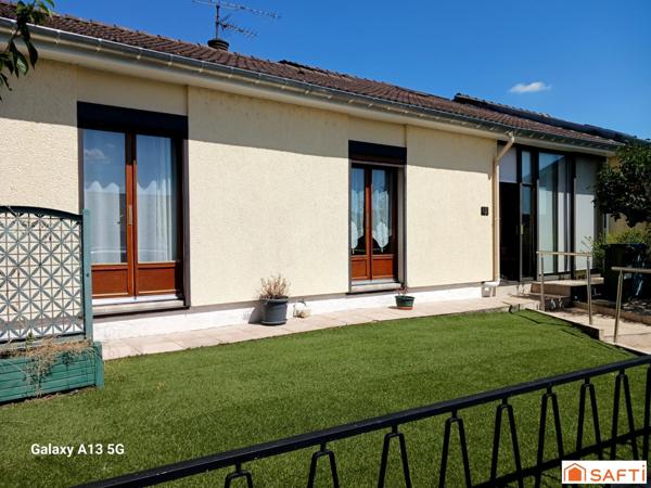 Maison 5 pièces, 3 chambres, terrasse, garage.