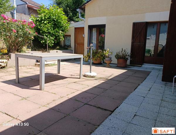 Maison 5 pièces, 3 chambres, terrasse, garage.