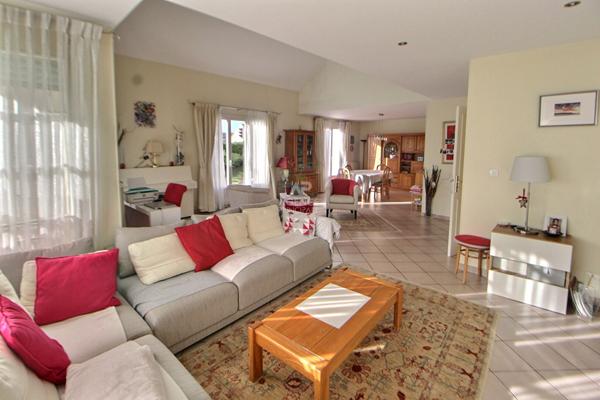 Maison Vernouillet 7 pièce(s) 184 m2 €630 000 ** - Référence 1062