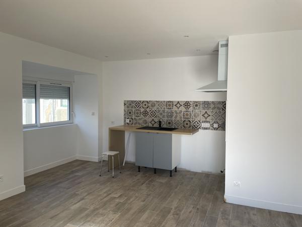 MAISON DE VILLE RENOVEE AVEC JARDIN ET GARAGE