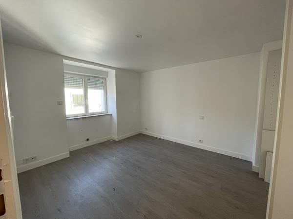 MAISON DE VILLE RENOVEE AVEC JARDIN ET GARAGE