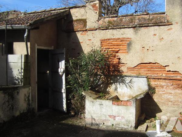 MAISON DE VILLE avec JARDIN et GARAGE proximité toutes commodités